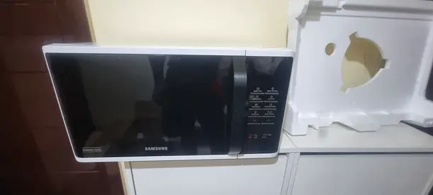 Samsung Countertop Microwave Oven - Good Working Condition