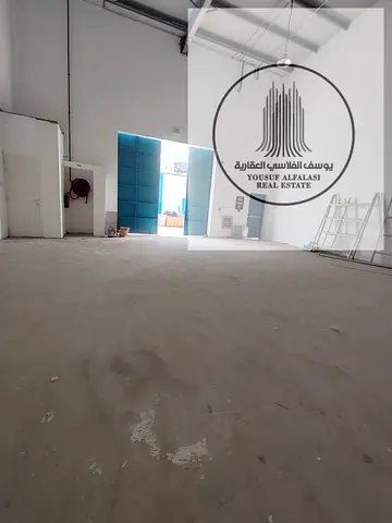 مستودعات 1100 قدم مسطح واحد للإيجار بالصجعة الصناعية بسعر 75 ألف