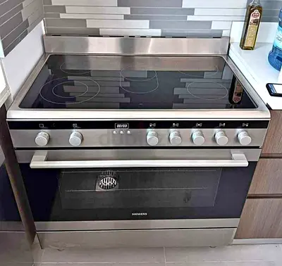 Siemens electric ceramic cooker latest model very good condition size 90/60cm