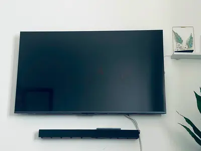 Hisense 55U6Q PRO Mini-LED with Hisense HS2100 Soundbar 2.1 ch / Warranty 16 months left