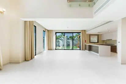 Landscaped Gardens | Single Row | Huge Plot