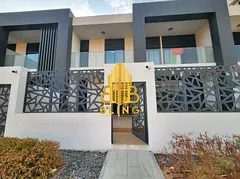 Spacious 3 Bedroom Townhouse With Basement Parking, Gym & Pool