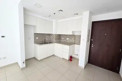 1BR Corner Unit | Prime Location | Vacant Now