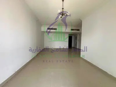 غرفة وصالة مع بلكونة في المجاز 3 برج النخبة العقارية ثاني ساكن إطلالة بحرية باركن مجاني