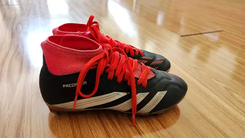 Boy football shoes - size EU33