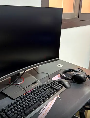 High-End Gaming PC + ROG Strix 280Hz Monitor – RTX 5070 Ti / Ryzen 7 7800X3D