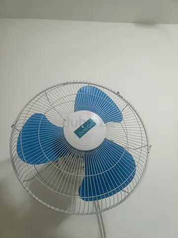 Standing oscillating electric fan - good working condition