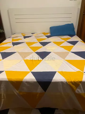 Urgent sale need to go in 2 days - King size bed with mattress - good condition - Home Box