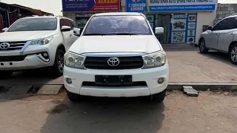 Toyota FORTUNER 2009 V4 2.7L Accident free original paint