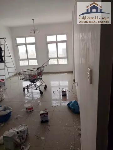 🔥 شقة عائلية فاخرة بمساحة واسعة وتصميم مميز للإيجار في موقع ممتاز بمنطقة المجرة!  تمتع بأقصى درجات الخصوصية والراحة مع شقة تضم غرفتي نوم كلاهما ماستر