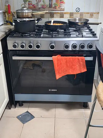 Bosch 5 burner gas cooker 90 by 60