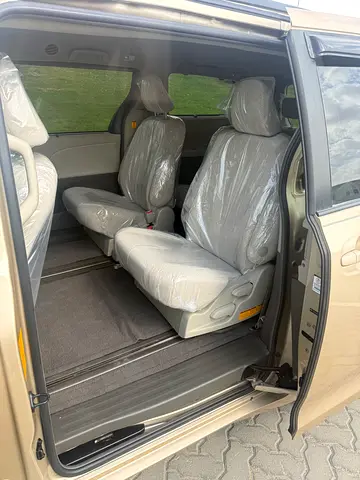 صورة 6 لـ 2011 Toyota SIENNA