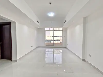 INFRONT OF MOSQUE AND NEAR TO EXIT SPACIOUS 2BHK WITH CLOSED KITCHEN AND PARKING.