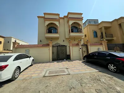 فيلا للإيجار – ثاني ساكن  📍 منطقة الحليو 2  🏡 5 غرف ماستر 🛋️ مجلس وصالة 📦 ستور ✨ نظيفة وجاهزة للسكن  💰 السعر: 95,000 درهم سنوياً 💳 4 شيكات  🔹 ي