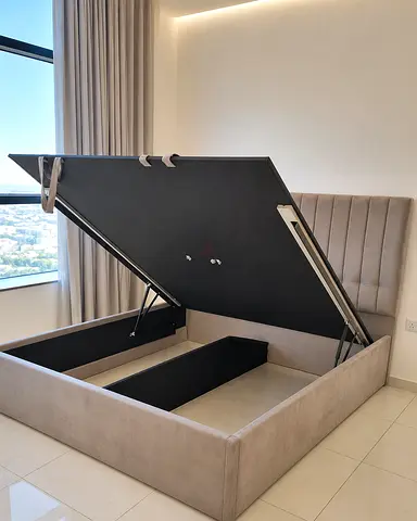 New Upholstered Hydraulic Ottoman Storage Bed with Lift Mechanism - Queen