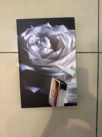 1 60 2 100Unused perfume gift box with rose design