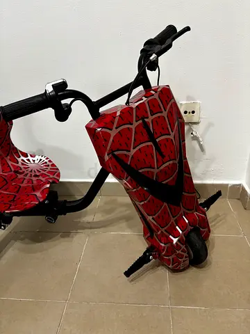 Kids 3-Wheel Spider-Man Themed Ride-On Scooter - Good Condition