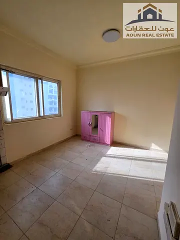 Spacious studio in Al Shuwaiheen with central air conditioning. Annual rent is 16,000, payable in 4 to 6 installments; 1,000 cash security deposit.