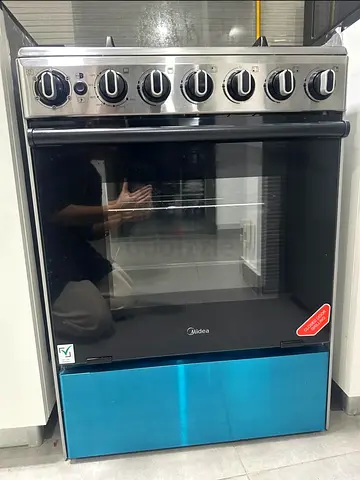 Midea freestanding 4 burner gas cooker with oven - Almost new