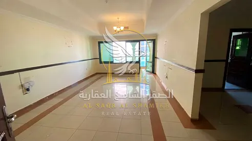 غرفتين وصاله بالمجرة اطلاله بحريه مع بلكون صيانه مجانيه غرفه خادمه خزائن بالحائط مزوع كبير قريب من الكورنيش