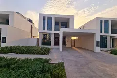 Ready to Move in | Golf Course View| Massive Plot