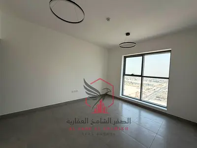 شقة واسعة للإيجار السنوي المجاز2 غرفتين نوم وصاله اطلاله بحريه ثاني ساكن برج جديد تكييف مركزي صيانه مجانيه قريبه علي مخرج دبي