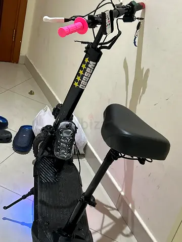 كامل اسود وما يشكي من شي خار ما في ظو ناقص من قدام