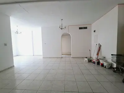 شهر مجاني | شارع الملك فيصل | شقة واسعة غرفتين وصالة | شرفة | تكييف مركزي | موقع مميز 📍 | للعائلات