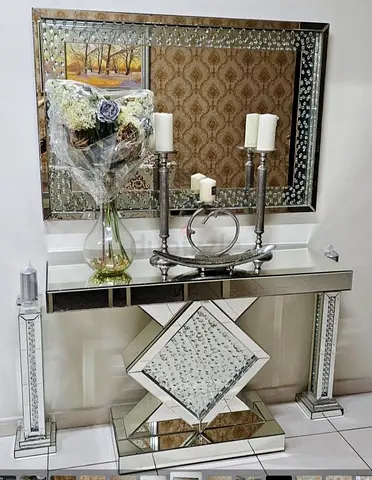 Mirrored Console Table with Decorative Mirror - Elegant Hallway Piece