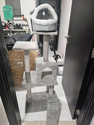 Light grey multi-level cat tree with sisal scratching posts