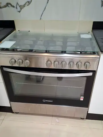 Indesit 5 burner full gas cooker latest model same like new condition