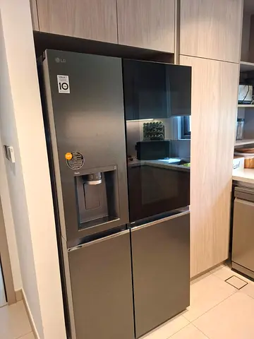 Lg latest model fridge freezer with water dispenser and ice maker same like new condition