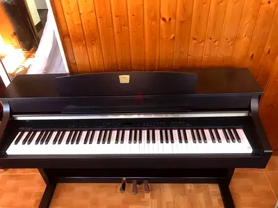 Yamaha Clavinova CLP 330 Digital Piano | Dark Rosewood (Display Unit)