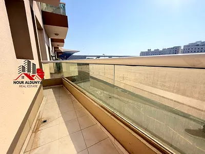 Front of metro 1bhk with balcony only for family