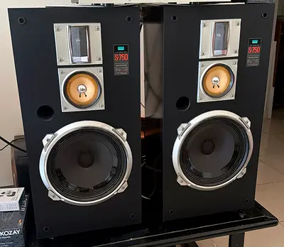 Sansui Vintage Stereo Speakers