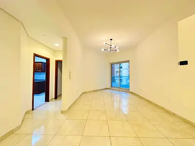 بالقرب من المسجد، غرفة نوم واحدة فسيحة مع مطبخ كبير مغلق به صالة ألعاب رياضية وحمام سباحة وموقف سيارات.