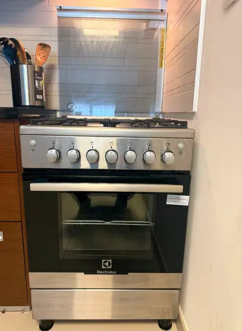 Electrolux Freestanding Gas Cooker with Oven - Excellent Condition