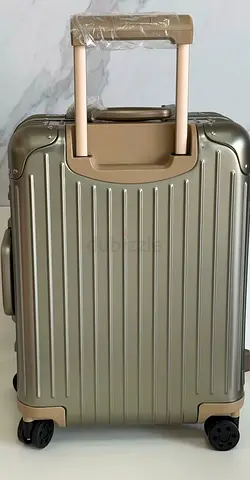 Aluminum luxury luggage