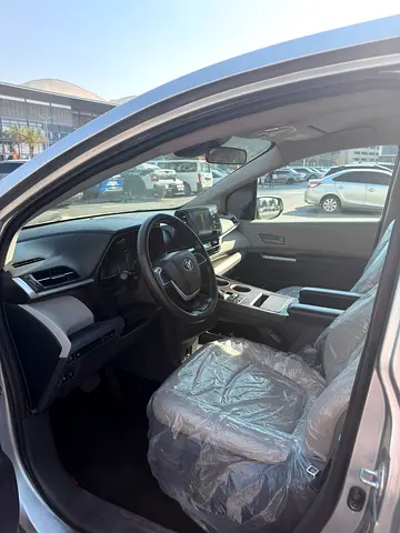 صورة 10 لـ 2021 Toyota SIENNA