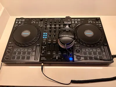 Pioneer DDJ-FLX10 + Beyerdynamic DT 770 Pro Headphones - Excellent Condition