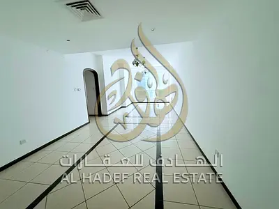 شقة غرفتين وصالة للإيجار في المجاز 3 الشارقة بسعر 53000 درهم سنوياً شهر مجاني تصديق العقد مجاني الدفع على 4 أو 6 دفعات موقع مميز مناسب للعائلات قريب م