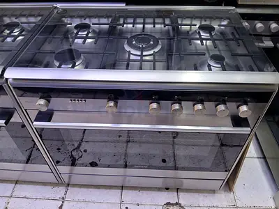 Siemens iq700 top five burner gas electric Oven size 90cm