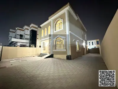 فرصة ممتازة لامتلاك فيلا عائلية في موقع استراتيجي بالروضة 1 – عجمان، طابقين وروف على الشارع الرئيسي مباشرة، بتصميم واسع وتوزيع عملي، جاهزة للسكن