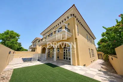 Vaastu | With Basement Park Facing | Huge Layout