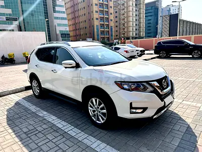 Nissan Rogue SV 2018 with 360 cameras