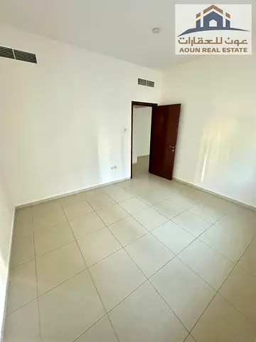 التعاون مخرج دبي غرفه وصاله ٢ حمام مساحه كبيره بلكونه فالمطبخ  ٣٥ الف علي ٦ شيكات تامين شيك رسوم ١٨٠٠