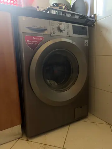 Urgent sale LG front-load washing machine — 7kg