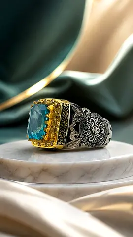 خاتم بحجر توباز اخضر غامق فخم - A luxurious ring featuring a deep green topaz gemstone