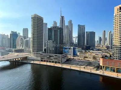 Burj and Canal View - Spacious Unit