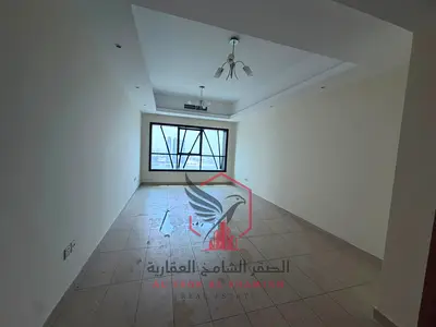 اطلالة بحرية ببلكونة لاجمل شقة غرفة وصالة تشطيب حديث تكييف علي المالك مساحات كبيرة وجيم ومسبح مجانا